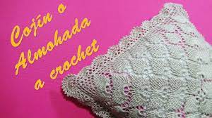 Crochet paso a paso, puntos de crochet punto cocodrilo ¡aprende un rápido y elegante punto de espigas para tu ropa y tus mantas! Cojin O Almohada Tejido A Crochet Paso A Paso En Puntos Hojas En Relieves Y Pavo Real Youtube