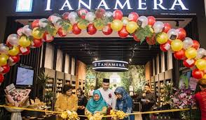 After mega uplift, petaling jaya's damansara uptown, this commercial square in ss21 continues to attract enormous volumes of traffic crawls, congestion, and lack of parking space. Tanamera Opens Flagship Store At The Starling Mall Let S Roll With Carol