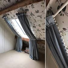 Gardinenaufhangung an schragen fenstern kinderzimmer dekor. 15 Schrage Fenster Gestalten Ideen Gardinen Fur Dachfenster Dachfenster Dachschrage Fenster