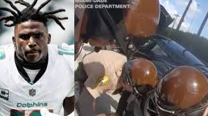 Il video di Tyreek Hill, stella della NFL, picchiato e ammanettato dalla  polizia prima di una partita