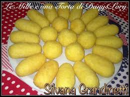 Frittatine di pasta, czyli smazona przekaska z makaronu bucatini z beszamelem i scagliuozzi. Crocchette Di Riso E Patate