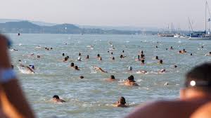A 23 éves világbajnok úszó a révfülöp és balatonboglár közötti 5200 méteres távot új csúccsal, kereken 57 perc alatt teljesítette. Teli Balaton Atuszas Csak Profiknak Aqua Online Magazin