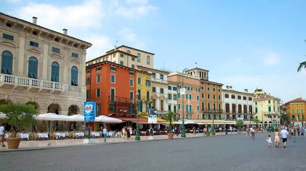 Piazza Bra Tours - Book Now | Expedia