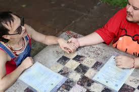 Saúde mental: a luta de pessoas trans e não-binárias por documentos