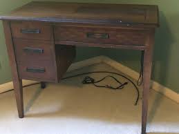 The sewing chest features a top handle and accordion style fold out sides, and comes with a collection of sewing supplies inside. Mid Century Singer Sewing Cabinet And Table Estatesales Org