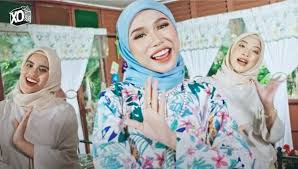 Tunggu dulu akram bagi tahu rumah itu raya tahun dulu. P Ramlee Lagu Raya Lirik