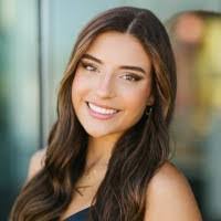 Lora Bender's Instagram, Twitter & Facebook