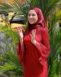 Petaling jaya, oct 14 — up and coming actress ellika azman made headlines last week after plans to wed actor amar asyraf fell through when she discovered her. Nabila Razali Shared A Photo On Instagram Alia B Klfw2019 Mhaakim Sep 3 2019 At 1 51pm Utc Artofit