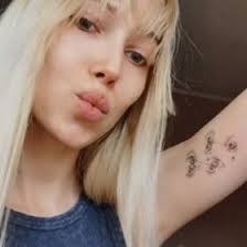 Dora Wolf's Instagram, Twitter & Facebook