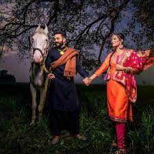 Pin By Ravneet Kaur On Dilpreet Dhillon Wedding Couple Photos Wedding Couple Poses Punjabi Couple