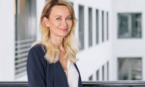 Sie ist auch im kanzleramt beschäftigt, leitet dort „think austria. Wolford Mei Pochtler Bietet Mit 1st Blue Das Modemagazin