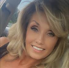 FEATURE DRINK * Juicy Peach..... Crown Peach Whiskey, Peach Schnapps,  Ginger Ale, Sours, Cranberry Juice and Peach Gummy Rings 🍑