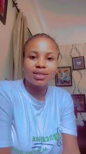 Mothers how do u handle ur own kids while eating 🤭