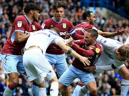 Villa park is het voetbalstadion van aston villa en is gebouwd in 1897. Nach Bielsa Order Leeds Schenkt Aston Villa Ein Tor Internationaler Fussball Kicker