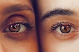 Eclaircir Le Contour Des Yeux Avec Des Remedes Naturels Eclaircir Ses Yeux Greffe De Sourcils Nettoyage De Peau