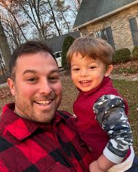 Mi hijo querido... Tyler Mateo. Ya compartí dos añitos contigo y no puedo  creerlo. Eres grande, tremendo, fuerte y gracioso. Tu papá te ama con todo  su corazoncito ❤️❤️ Te amo tanto