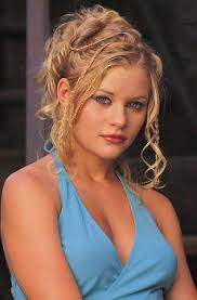 Emilie De Ravin plays Tess Harding in the tv series Roswell
