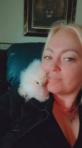 Tabatha Sammons's Instagram, Twitter & Facebook