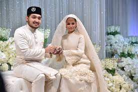 Kurang beberapa jam selepas pernikahan izara aishah dan adib khalid berlangsung, ruangan komen dibanjiri dengan ucapan tahniah serta doa. Izara Sah Bergelar Isteri Adib