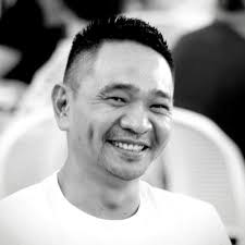 Roberto Lay's Instagram, Twitter & Facebook