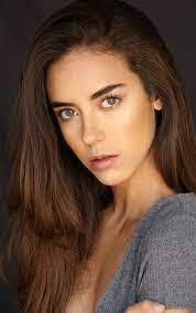 Aida Candelaria's Instagram, Twitter & Facebook