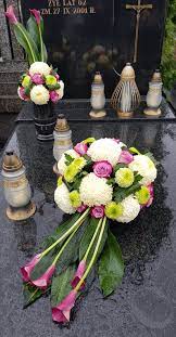 Pin On Arranjos De Flores Para Cemiterio