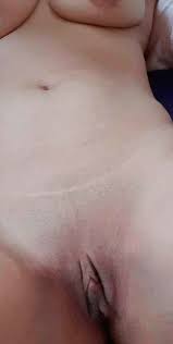 Magrinha branquinha greluda - Fotos Porno