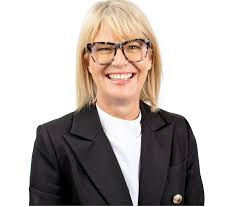 Nikki Govan's Instagram, Twitter & Facebook