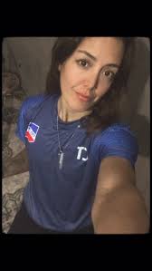 Tengo muchas versiones de mi, pero no soy mucho más de lo que ven, siempre  me muestro tal cual soy con mi verdadera esencia, con lo bueno y con lo  malo, todas esas versiones no siempre dependen de mi, ...