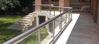 Para realizar ofertas deben mirar a la cámara y levantar la mano para que el martillero tome su oferta,cuando nadie mas oferte por el lote en subasta,el martillero indicara el nombre del comprador ,el precio de venta,y si el precio fue por el lote completo,por cada pieza,por kilo o por unidad de medida. Mega Aberturas De Alta Prestacion Aluminio Y Pvc