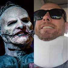 As a result, taylor had a prominent lump located on the back of his neck (affectionately referred to as his knob), thought to be a calcium deposit caused by his previous spinal trauma. Slipknot S Corey Taylor Breaks His Neck Without Even Realising Gigwise