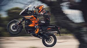 Ktm ag strives to maintain a policy of transparent, timely and comprehensive information and communication with the capital market participants and the general public. Ktm 1290 Super Adventure S Rennstrecken Grossenduro Motorradonline De