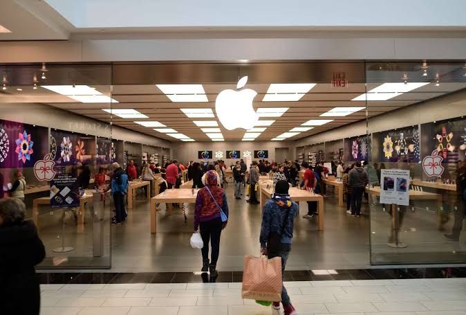 Apple Partially Shifts Macbook Production to Vietnam