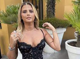 New york · kellyxromeo's profile picture. Kelly Vedovelli Why One Of Her Looks Poses A Problem And Shocks Internet Users Shkmgmcnuh