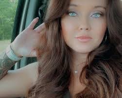 Brandi Miner's Instagram, Twitter & Facebook