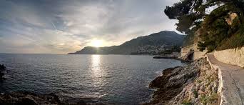 Sentier des douaniers Cap Martin Menton_Vue Monaco - Photo de Promenade Le  Corbusier, Roquebrune-Cap-Martin - Tripadvisor