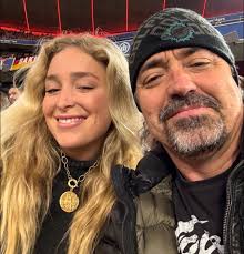 Eric with his daughter and son! ❤️ Knick Kn knic