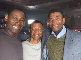 He portrays j'onn j'onzz/martian manhunter in supergirl, the flash, arrow, and dc's legends of tomorrow. David Harewood On Twitter The Brothers Martian Phillamarr Carllumbly Supergirl