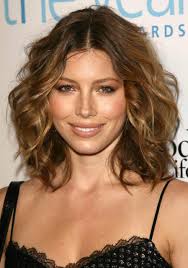 Now, let's see how shoulder length haircuts work for fine hair. 7 Gorgeous Medium Length Hairstyles For Women With Thick Hair