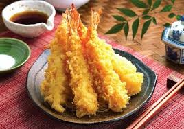 La frittura di gamberi e merluzzo è un secondo molto conosciuto e gustoso, tipico soprattutto delle zone di mare, preparato friggendo diversi tipi di pesci impanati. Tempura Di Gamberi Gamberi Fritti Chopstick