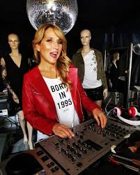 Find the perfect jo squillo stock photos and editorial news pictures from getty images. Jo Squillo Conquista Il Web Con Le Sue Dirette Musicali