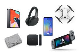Jouer au jeu cadeau de noël : 15 Idees De Cadeaux High Tech Pour Un Noel Tres Geek