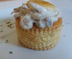 Bouchees A La Reine Vegetariennes Champignon Poivron Recette Bouchees A La Reine Alimentation Recette Farce