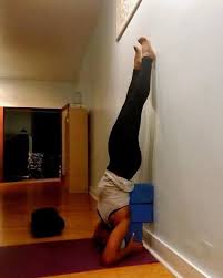 Sirsasana 10 Steps To Your First Yoga Headstand Headstand Yoga Headstand Yoga