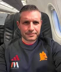 Ethan Schindler oder August Roßmann mit den Bildern von Sean Whalen