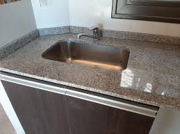 La composición del granito de cocina se basa principalmente de tres minerales que dan a cada encimera ese carácter único tanto en colores. Mesadas De Cocina En Granitos Nacionales Los Precios Convienen Cada Vez Mas Rapali Piedra Diseno S R L