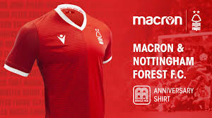 Nffc fußball jersey der tricky trees von macron mit funktionsmaterial für besseren feuchtigkeitstransport und. Stilvolles Nottingham Forest Europapokal Der Landesmeister 40 Jahre Jubilaums Trikot Veroffentlicht Nur Fussball