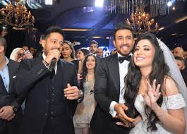 ونشر المطرب تامر عاشو عبر حسابه الشخصي بموقع إنستجرام فيديو لمحمود تريزجيه وهو يرقص مع زوجته من حفل الزفاف على أغنية بيت كبير من غناء تامر عاشور، وعلق عاشور على الفيديو:مليون مبروك ل أخويا وحبيبي محمود تريزيجيه كلنا نباركله وندعيله ربنا يتممله على خير ، بيت كبير. 101 ØµÙˆØ±Ø© Ù†Ø¬ÙˆÙ… Ø§Ù„ÙÙ† ÙˆØ§Ù„Ø±ÙŠØ§Ø¶Ø© ÙÙŠ Ø­ÙÙ„ Ø²ÙØ§Ù Ø§Ù„Ù„Ø§Ø¹Ø¨ Ù…Ø­Ù…ÙˆØ¯ ØªØ±ÙŠØ²ÙŠØ¬ÙŠÙ‡ Ø£Ù„Ø¨ÙˆÙ… ÙÙŠ Ø§Ù„ÙÙ†