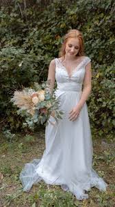 Each gown is constructed to provide an exceptional fit and give the body perfect form, all at a competitive price. Bridalicious Peony Hochzeitsrausch Brautmoden