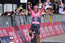 Egan cruzó la línea de meta y se logró coronar campeón del giro de italia 2021. Egan Bernal El Gozo En Una Colombia En Duelo The New York Times